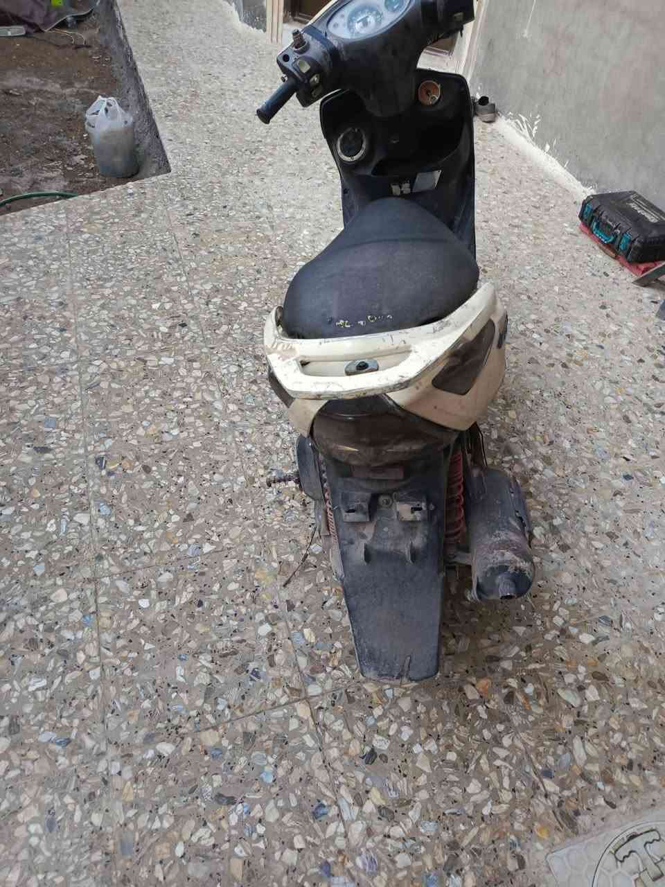 سلام وعليكم دراجه ثعلب شغاله وتمشي بس بيهة نواقص ويرادلهة ترتيب مكاني بغداد شعله سعر 200 الف ***********
