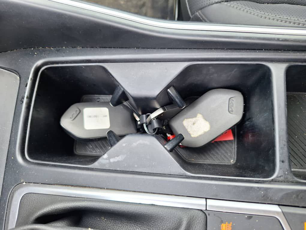 سورنتو S 2024 وارد امريكي
حجم المكينه : 2.5 
رقم اربيل باسمي سياره
بدون حادث سياره بس كسر بل دعاميه 
       المسافه المقطوعه  :23 الف mi  
     
مواصفات 
1.شاشه  
3.بصمه
4. كشنات جلد تبريد تدفه 
5.ويل كب
6.كشافات
7.تشغيل عن بعد 
8. حساسات خلفي امامي
9.شحن وايرليس
10. رادارت 360
11.بصمة ابواب
12.هند بريك بصمه
14. اوتو هولد 
15. هيترات بالكشنات
16.قطعتين تبريد 
17. لايتات لد + بكلايت لد
18.كشنات كهرباء
19. كيجات دجتل 
20. فور ويل 
21. هيتر بالاستيرن 
22. 7 راكب
23 بنراما 
 السعر٢٦٨$ 
اتصال 0770 693 5669
