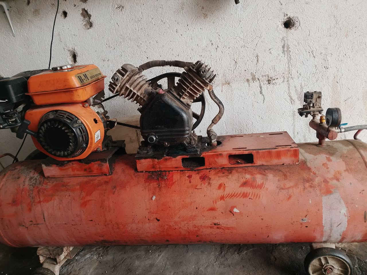 سلام عليكم كمبريسر ١٥٠لتر شغال مابي كلشي السعر ٣٥٠ كربلاء مكاني ***********
