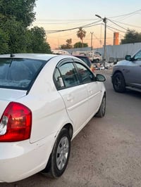 سيارة اكسنت موديل 2010 خليجي سيارة بيه باب مبدل وبيه جاملغ ربع السيارة...
