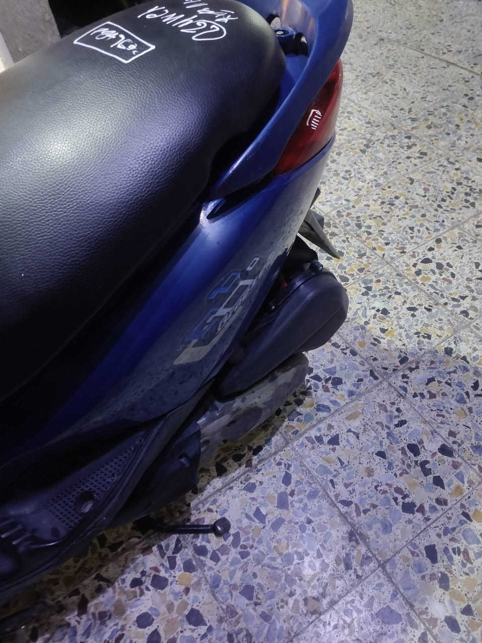 السلام عليكم دراجة بريز بغبغاء مكينة برغي ما مفتوحة بيها مكفولة دراجة حلوه كلش السعر 750 المكان كفاءات العبيدي التواصل ***********
