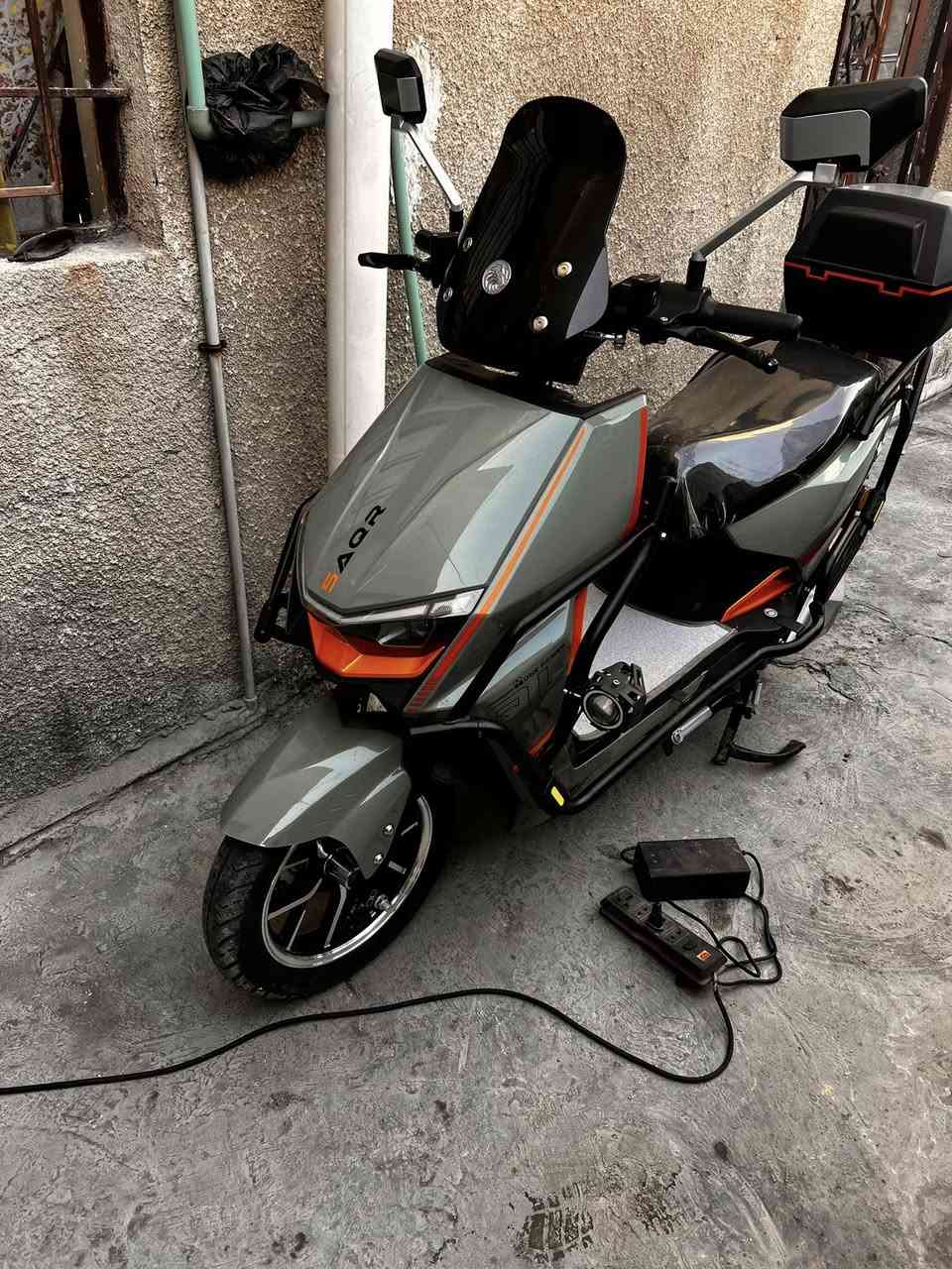 السلام عليكم دارجه صقر 3سرعات بطارية ليثيوم عالي ناصي الدراجه النضافة 95بل الميه صارله اقل الشهر السعر 800وبيهة مجال بس لليشتري مشكلتهة بل السرعة الثالثه تفقد شحن بسرعة فقط *********** فقط اليشتري يتصل بدون زحمة
