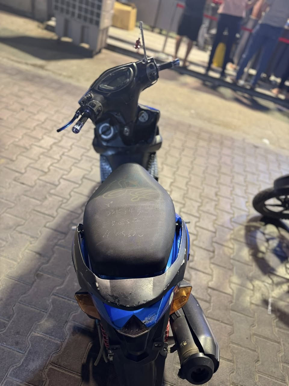 السلام عليكم دراجه GTR بيها غراض تزويد للبيع تواصل خاص او على رقم ***********
يدات بريك فج فرندو صينيه مزوده كلج امامي wf خلفي ماركه بل صيني صدر امامي سمائي بس واكع لونه. كفرات نضيفه بيها بس فطر فوك البك لايت دراجه ما متفوحه وشلعه ومعدل
الصفحة الرئيسية
ريلز
الأصدقاء
Marketplace
الإشعارات
ملف
