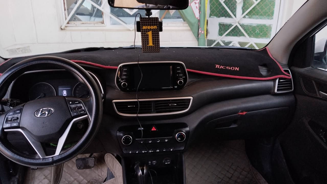 السلام عليكم توسان 2019 وراد امريكي حادثه فقط داعاميه اماميه وبيها شبر بارد بسيط يم الجاملغ الخلفي فول موصفات عده الفتحه والبصمه بدون ايرباك ماطاك ماشيه 112الف كيلو
الموصفات 
1 لايت زنون شمسي + لد نهاري + كشافات هالوجين+ لد نهاري مع الكشاف
2 وضعيات قياده Sport+ Eco ✈️🔥
3مثبت سرعه ✅
4 نضام سحب امامي +دفع رباعي بنضام HTRAC✅
5 محرك 4اسلندر سعه 2.0 ✅✈️
6 تبريد قطعتين ثلج 🥶✅ 
7 كامره خلفيه ✅ 
8 حساس خلفي وجانبي ✅ 
9 تخم تاير جديد ✅ 
10 منفذين USB ومنفذين 12V امامي ✅
11 اوتو لايت عند التشغيل✅
12 كشنات اربع تدفئه ✅
13 تدفئه ستيرن ✅ 
14شباك ستيل ✅
5 راكب✅
16محرك وكير مكفول 100٪✅
17 شاشه تدعم جميع اجزاء السياره ✅ 
18 تدعم اندرويد اتو ✅
19 تدعم كار بلاي ✅ 
20مثبت سرعه✅
21تراكشن او مانع انزلاق وضعتين ✅ 
22اشاير LED✅
23 رقم انكليزي سنويه 2031 ✅ بيه بعد موصفات مكاني بابل سعر 170$ورقه مجال بسيط  رقم *********** اي استفسار راسلني وتدلل
