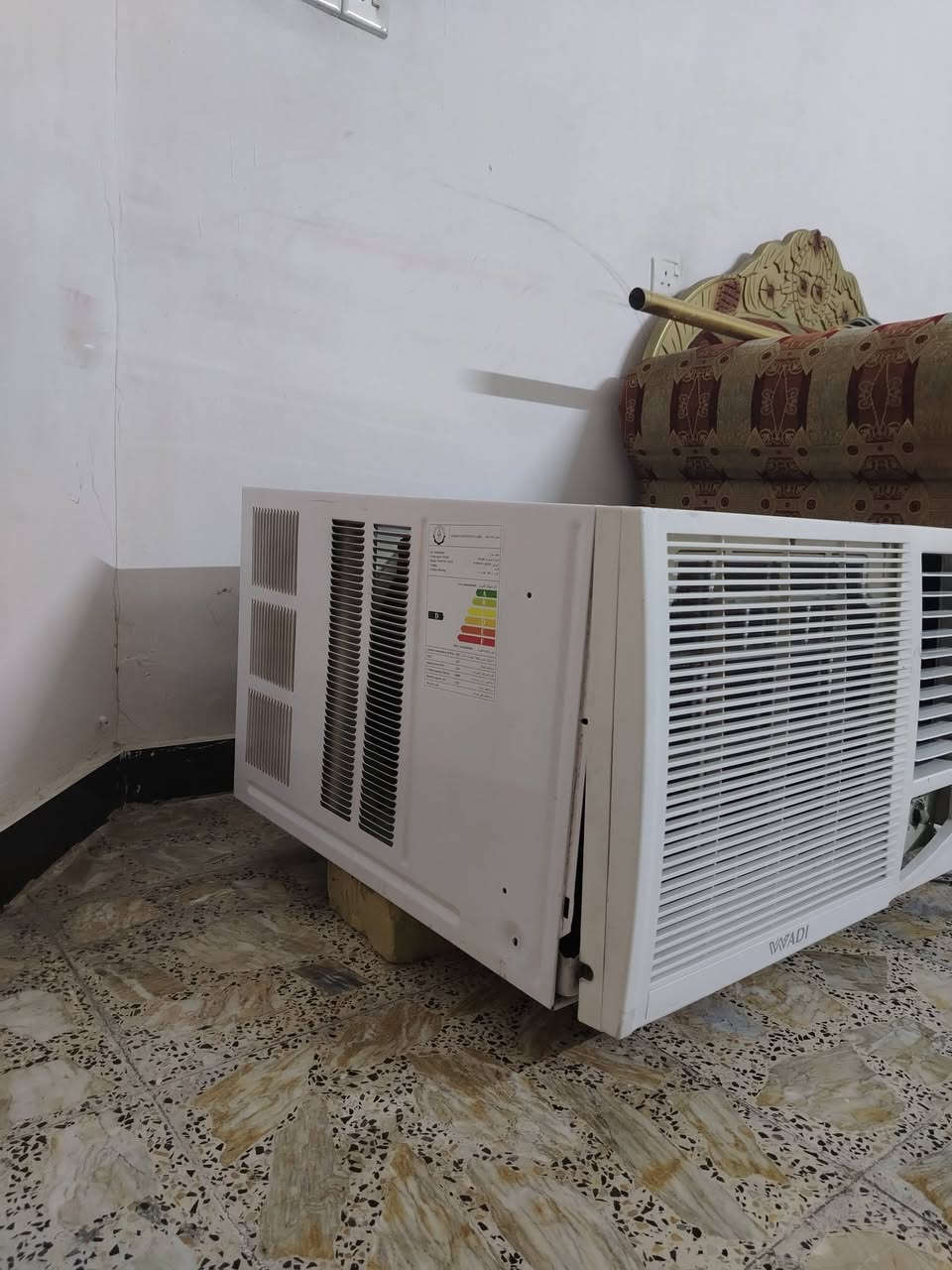 السلام عليكم البيع مكيف الوادي مكيف نضيف مستخذم موسم واحد مكيف اخو جديد وبل عافيه عل ياخذه  سعره ٤٠٠الف وبي مجال مكانه بغداد سيديه رقمي ***********
