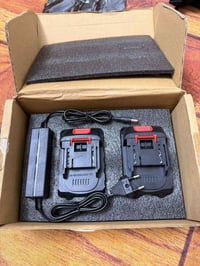 بطاريتين • شاحن