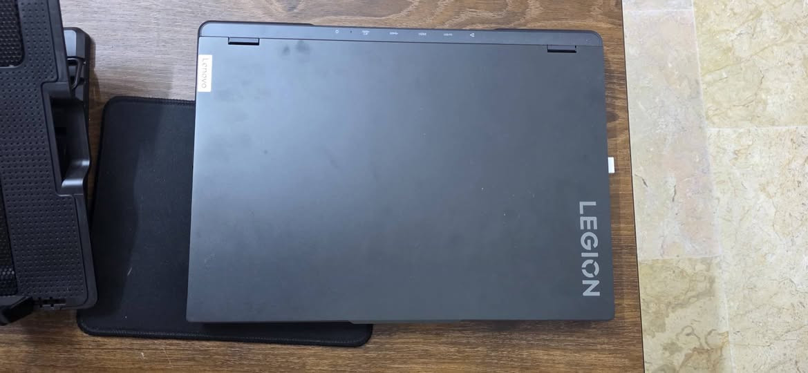 Lenovo Legion Pro 5 16IRXS/للبيع
المعالج: i7-14650HX Core Intel
16 نواة 8) أداء + 8 كفاءة
24 خيط معالجة
 تردد يصل إلى 5.2GHz
psref.enovo.com +1
كرت الشاشة: Laptop 4060 RTX GeForce NVIDIA
ذاكرة GDDR6 8GB
قدرة تشغيل تصل إلى 140W (نسخة قوية من RTX (4060
psref.lenovo.com +1
الذاكرة 5600MHz DDR5 16GB RAM:
قابلة للترقية عبر منفذين للرام psref.gtm.lenovo.com
ه التخزين: NVMe SSD سعة 4.0 PCle 1TB
psref.gtm.lenovo.com
الشاشة: 16 بوصة WQXGA
دقة 1600x2560
نسية 16:10
o غالبأ 240Hz في هذه الفئة
يوتيوب 1+
البطارية: 8OWh مع شحن سريع
psref.gtm.lenovo.com
الشبكة: 6E Wi-Fi و 5.2 Bluetooth
Reddit
ه الكاميرا، 1080p FHD مع غالق خصوصية حسب التجهيز)
psref.gtm.lenovo.com
اللون: Grey Onyx )رمادي،
نظام التشغيل بدون نظام OS) (No كما هو مذكور على الملصق.
الأداء
هذا الجهاز يعتبر من فئة الألعاب والأعمال الفقيلة، ويشغل:
GTAV
Call of Duty
Cyberpunk 2077
. Red Dead Redemption 2
برامج التصميم والمونتاج مثل Premiere وAutoCAD 3ds Max.
بمستوى أداء مرتفع جدأ بفضل معالج HX وكرت 4060 RTX
psref.enovo.com +1
إذا أردت، أستطيع أيضأ أن أقذر سعره الحالى بالدولار والدينار العراقى بدقة أكبر بناء على كونه مستعملأ استعمالآ خفيفأ وتاريخ تصنيعه الظاهر (12/2024)


**إذا كنت صاحب هذا الإعلان وتريد حذفه لأي سبب، رجاءا أرسل رسالة إلى الدعم الفني**
