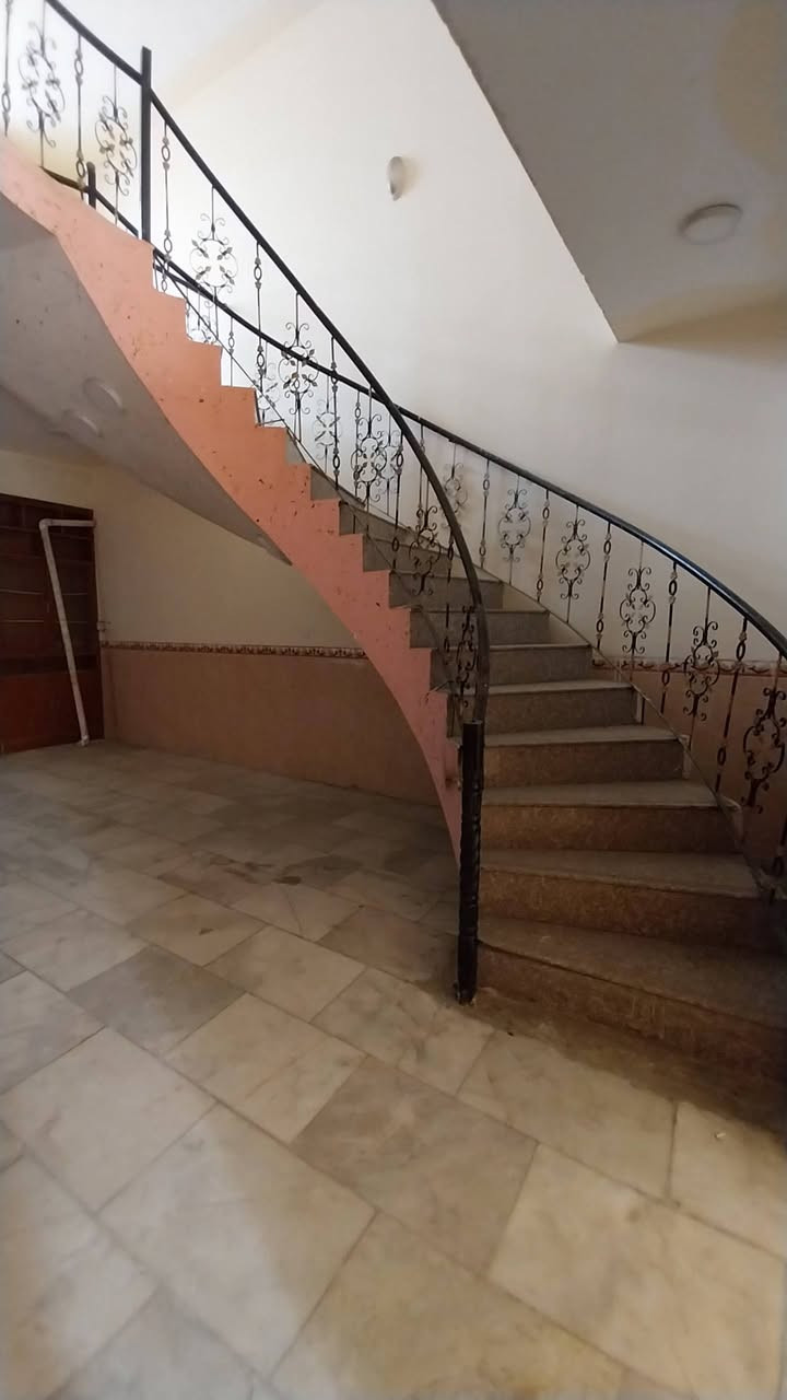 بيت للبيع في المحمودية حي العدالة قرب خلف محكمة المحمودية مساحة ١٣٣ متر يحتوي على استقبال ومطبخ وصالة داخلية ٣ غرف نوم وصحيات يحتوي على كافة الخدمات لإستفسار السعر ١٨٥ مليون
للإستفسار  الاتصال على الرقم 
*********** يحتوي على واتساب
