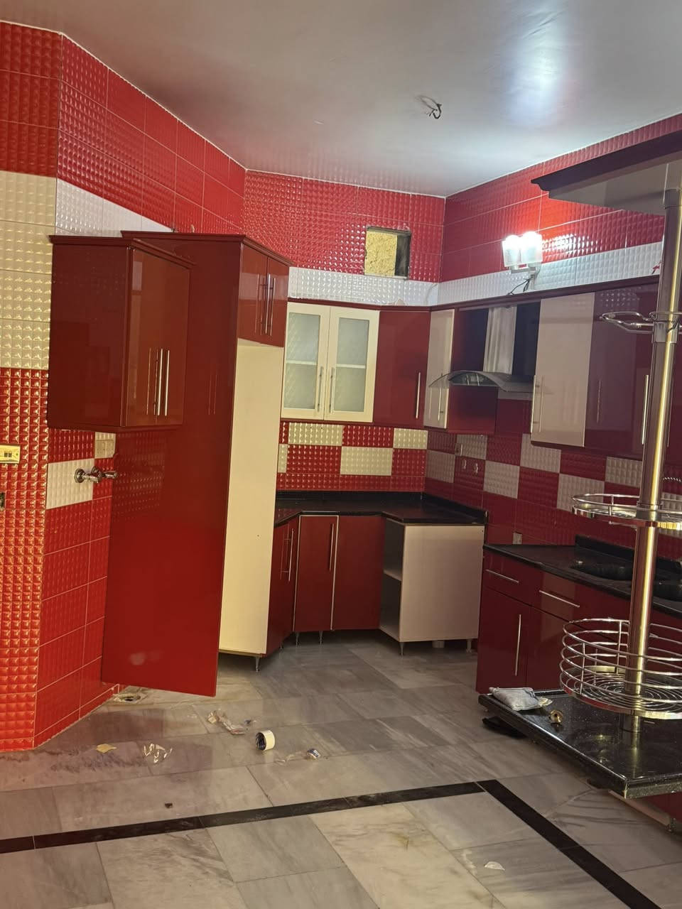 سلام عليكم كاونتر للبيع 17 متر الفوك وجوه تفصال اخو جديد مابي اي ضرار مفصخ خشب مالتهه hdf ضد المي  المرمر مالته صناعي درجه اولى العنوان الامين ثانيه*********** الصور مالته واضحه ول فيديو
