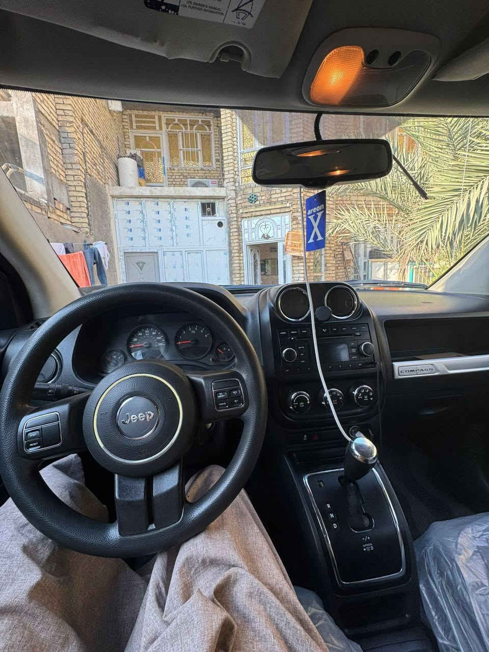 السلام عليكم جيب كومبارس موديل 2016رقم ميسان الإنكليزي سنويه مجدده مكينه 2400 كير جاهزه السياره تخم تاير حداديه وارد كندي مكفوله مكان السياره ميسان السعر105قابل للتفاوض الاستفسار الاتصال على الرقم *********** مكلف بل نشر
