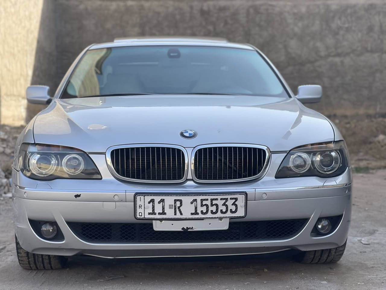 السلام عليكم باخره 2008 السيارة فول الفول كشي بيه شغال كهرباء السيارة كله بلاد بدون جطل واحد شرط كير محرك بشرط بيه مكانات بارد او بنيد اني بدلته اثر رصعه او عندي صورة للقديم يعني السيارة كفالة من اي ضربة شرط بدون صبغ  كلشي موضح الفديو السيارة بسمي شرط التحويل ثاني يوم باب قصير 740i طبعن الرقم مميز السعر 16800$ بيه مجال بسيط ***********
