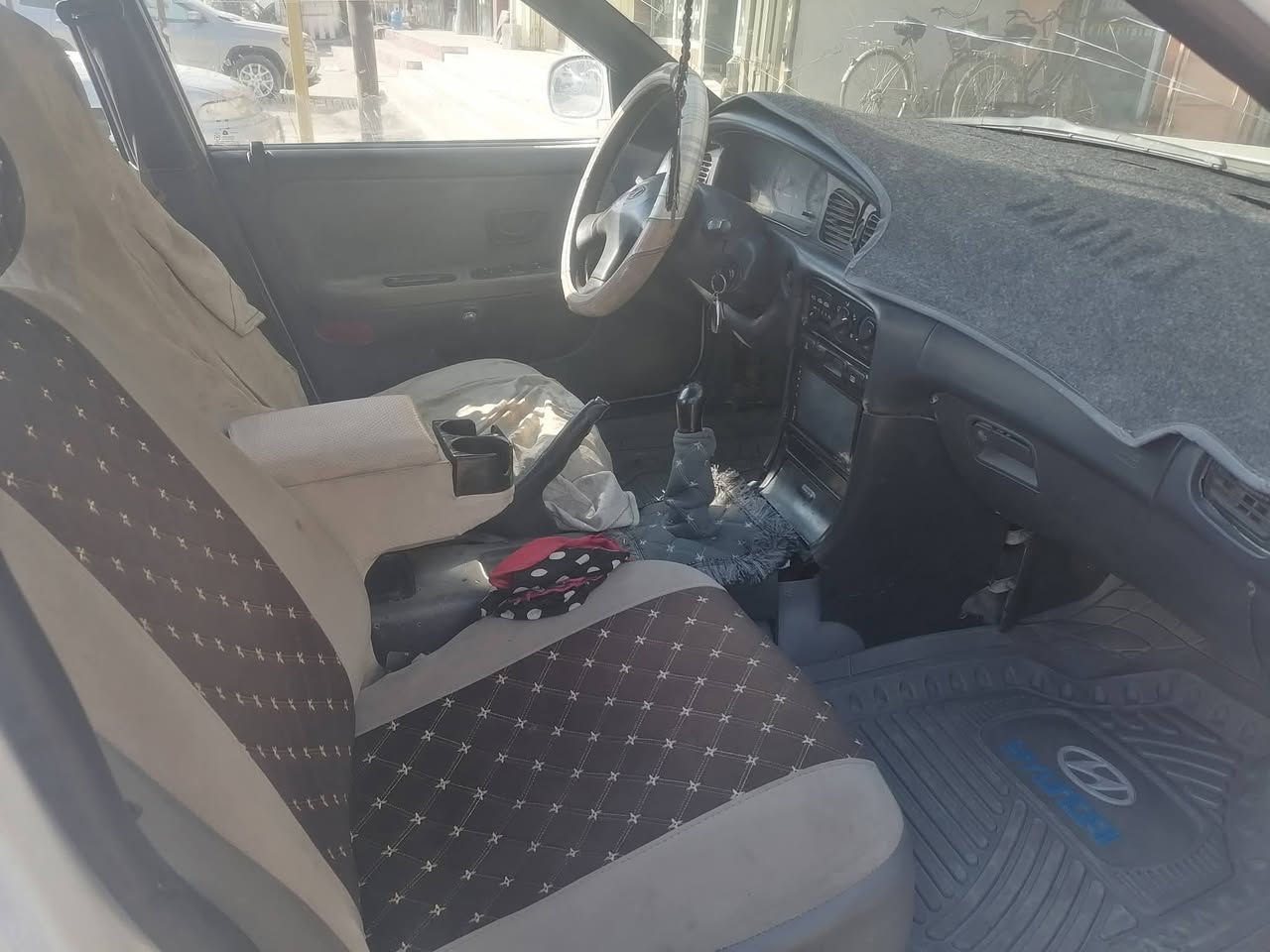 #للبيع
سوناتا تو جاهزه من كولشي فقط تبريد وطوافه بنزين رقم انكليزي بسمي رقم بغداد للتواصل رقم هاتف *********** كير عادي سعر ٤٥ وبيهه مجال العنوان ديالى المقداديه
