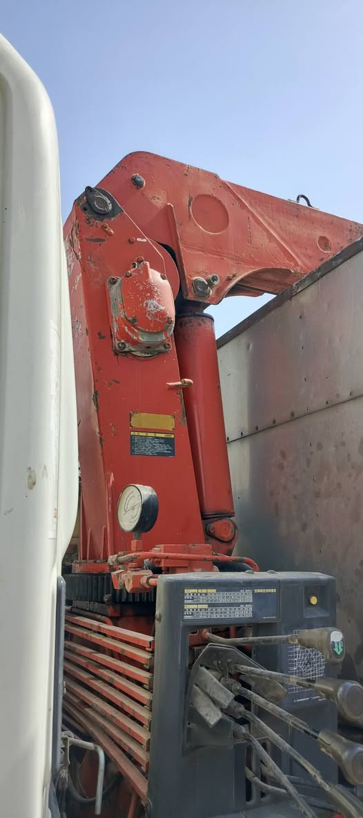 سلام عليكم من رخصه الادمن كرين يونك 3سلايت 5طن للبيع كرين نضيف وحلوا العنوان البلديات ***********
