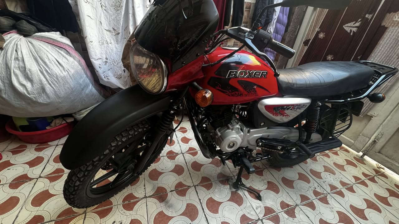 السلام عليكم ورحمه الله وبركاته 
ـــــــــــــــــــــ
1- دراجة بوكسـر للبيع 
2- موديل /2023 
3- اللون / احمر مرغوب 
4- مرقم / بغداد / لوحات + سنويه 
5- تحويل ثاني يوم بعد البيع 
6- نقوصات بس عداد كيلو متر  سعره 10 الف 
7- سعرها / 2 مليون 
8- رقمي اتصال او واتساب /*********** 📞
9- مو شراي لاتعبني الله يرضئ عليك كلشي مشروح امامك وموضح بصورة 
10- بيهة خيط خفيف كلش تبخير  ميبين بل فحص
والتحويل بغداد رقمها بغداد / مكان ساحه عدن
