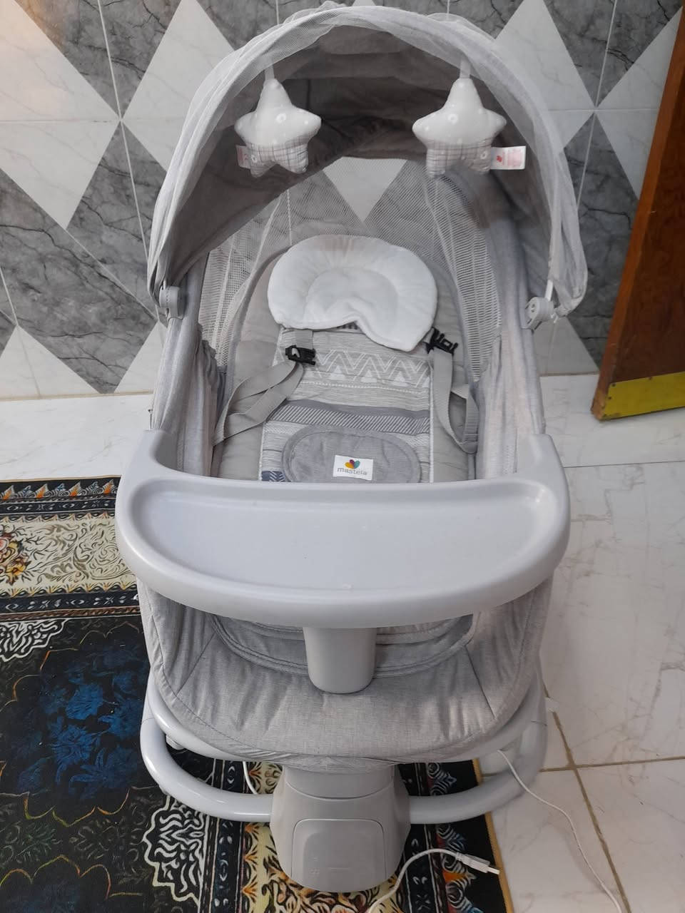 كرسي اطفال كهربائي للبيع جديد مستخدم كم يوم حتة الكارتونة مالتة موجودة السعر  ٥٥ الف ***********
