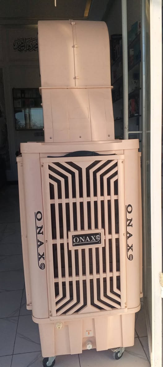السلام عليكم للبيع مبرده ONAX الاصليه حجم وسط مبرده استخدام قليل باعتبار جديده سعر الجديده ب650 الي مايعرف نوعيته يساله عليه هواه ثلج مكان كبير او صغير تستخدم 
السعر البيع ب 500 
مكاني بابل القاسم 📍
استفسار خاص او ***********📱
