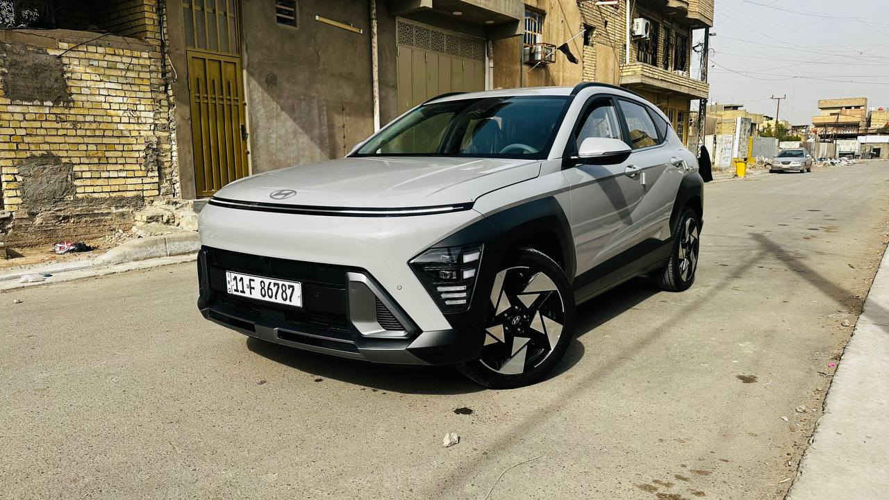 السلام عليكم هونداي كونا 2025 للبيع سياره زيرو ماشيه 4 الالف كيلو متر لون مميز سمنتي كوري أصلي فول مواصفات عدا الفتحه ترقيم جديد باسمي سياره كشر مكفول مبيهه حادث فقط طسه وطاك ايرباك البرده وبدلت فرممه جديده وبيها بل تحميل من كوريا طخه كد شبر بارد مخلي عليها فابلون سياره مكفولة مواصفات
بصمه تشغيل عن بعد والتحريك السيارة عن بعد دخول ذكي 
تدفئه وتبريد بل كشنات 
تدفئه بل ستيرن+ ستيرن هزاز 
5 كامرات محيطيه 360 دراجه 
شاشه ديجيتال متصل 
نضام تحديد مسار وتثبيت سرعة 
فرامل طوارئ تلقائي
كشافات ضباب LED
كشنات ودشبول وستيرن خط رياضي فسفوري 
رادارات أمامي خلفي 
محرك 1600 تيربو سريعه جداً 
كير تعليگ 
اضائه داخلية متعددة الاوان أوامر صوتيه 
وبعد بيها هواي موصفات 
السعر بلاش 175 بالعافيه على الياخذها 
للاستفسار *********** مكاني بغداد
