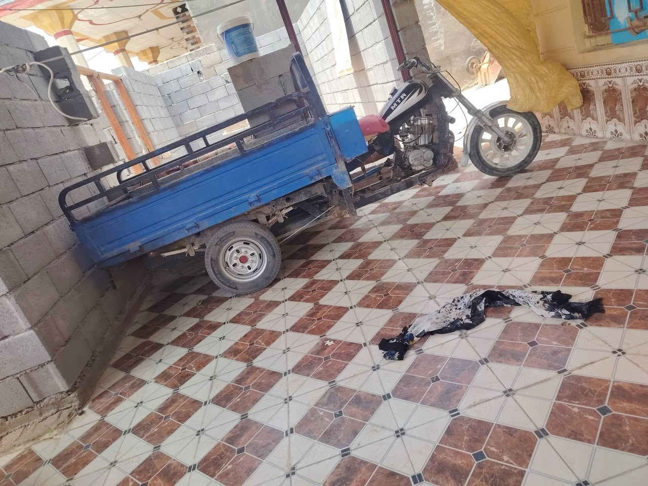 ستوته البيع  دوات جمره محرك بيها 200 خير من الله اكسن لطش قطعة وحده بدي نضيفه شاصي نضيفه تخم تاير سايبا بيها كير جديد مال شغل خير من الله السعر ب 550 وبيها مجال مكاني بلي منصور رقمي ***********
