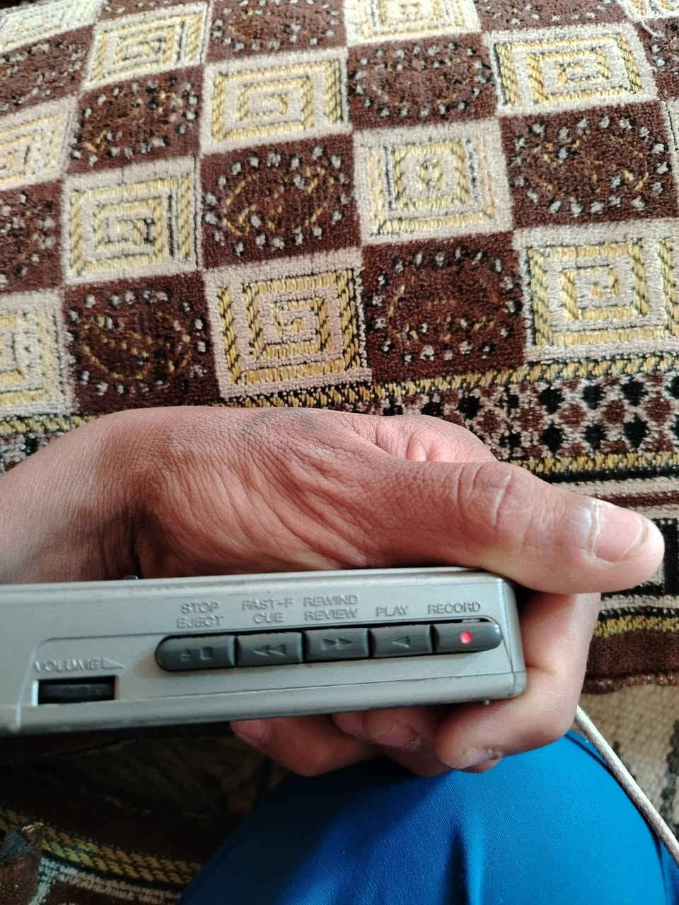 للبيع مسجل بحجم صغير شغال فول نضافه 100/100ممتاز  بحاله جيده يعني قطعه نادرة اليريده يتصل ***********
