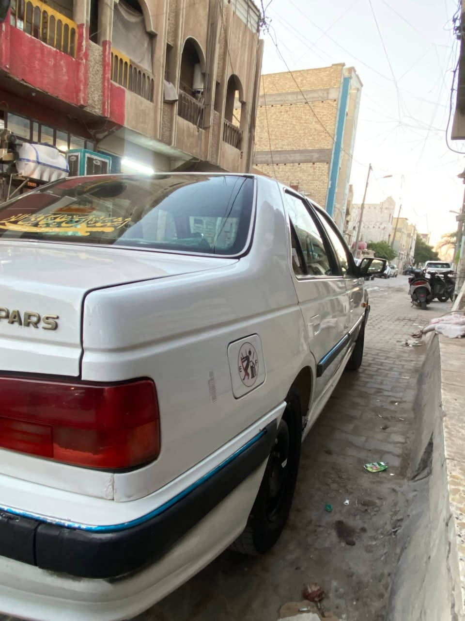 ياللة سلام عليكم اخوان
بيجو بارص موديل ٢٠١٥ ابيض 
مكفولة من الضربة عدا بارد باب الخلفي 
كير ومكينة مكفول 
صدر امامي خلفي 
باتري جديد 
رقم جديد بغداد بااسمي 
السعر ٥٨ وبيها مجال حك الجية 
***********
