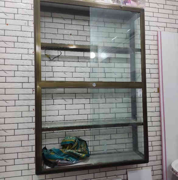 جام خانه+ ميز للبيع 
*********** عمارة
