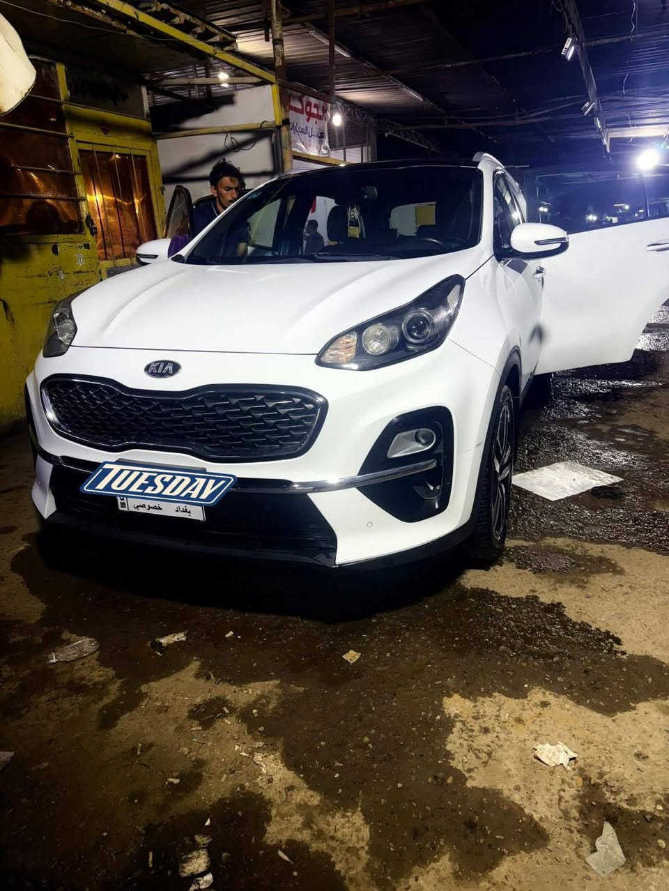 Kia Sportage 2019 🇰🇷 

فول مواصفات خليجي  2019 شكل 2020

محرك 2000DOHC

4 سلندر

ماشية 102 ألف كم📍

رقم بغداد خصوصي 🏷️

• المقاعد جلد ومخمل حمصي

• سقف بانوراما 🌤️

• كاميرا خلفية 🎥

• بصمة 🔑 عدد 2

• شاشة 📺 Apple carplay & Android Auto 

• نظام المفتاح الذكي ترحيب عند الاقتراب بالمرايات وانارة يدات الابواب

• حساسات مطر 🌧️

• حساس امامي خلفي 

• حساسات ضغط الإطارات

• مثبت سرعة 🚗

• مرايا كهربائية

• مقاعد كهربائية

• تبريد خلفي ❄️

• تحكم أوتوماتيك بالحرارة 🌡️ نظام المناخ المنفصل

• نظام ال ABS

• ESP نظام الثبات الإلكتروني

•  هاند بريك الكتروني 

• نظام نزول منحدرات

• صندوك ذكي يفتح عند الاقتراب 

• نظام التوقف الذاتي AutoHold

• 6 وسائد هوائية

• كشافات ضباب امامي خلفي

• زينون + LED 💡شمسي

• Apple CarPlay 📱

• Android Auto 📱

• نظام تحكم صوتي 

اللون: أبيض  

 ________________________________

السياره مكفوله كفاله عامه (من ناحية الصبغ والمحرك والگير)

رصعة بالجاملغ مال السايق ممصلحة 
رصعة بالباب الخلفي ممصلحة 
وبارد صغير من الجهة اللخ بهلال الجاملغ 

السعر: 21,500$
وبيها مجال 

مكاني : بغداد

  ***********
