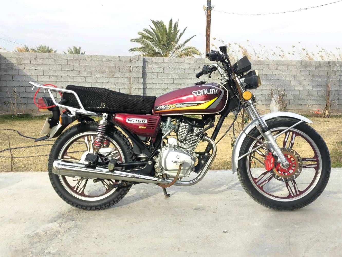 دراجة سولنگ أيراني للبيع 
المحرك 150. ((5)) كير 
 محرك مكفول ممفتوح 
نقوصاتها باتري ضعيف واشاير فقط 
الدراجه مال جناي 