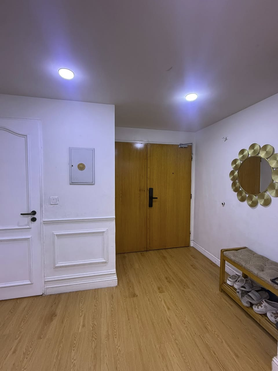 السلام عليكم شقة للبيع بالمجمع الالماني من الشقق الكبيرة مساحة 154  تحتوي  3 غرف وحمامين وصالة ومطبخ 
للاستفسار عن السعر تواصل على الارقام 
***********
***********
