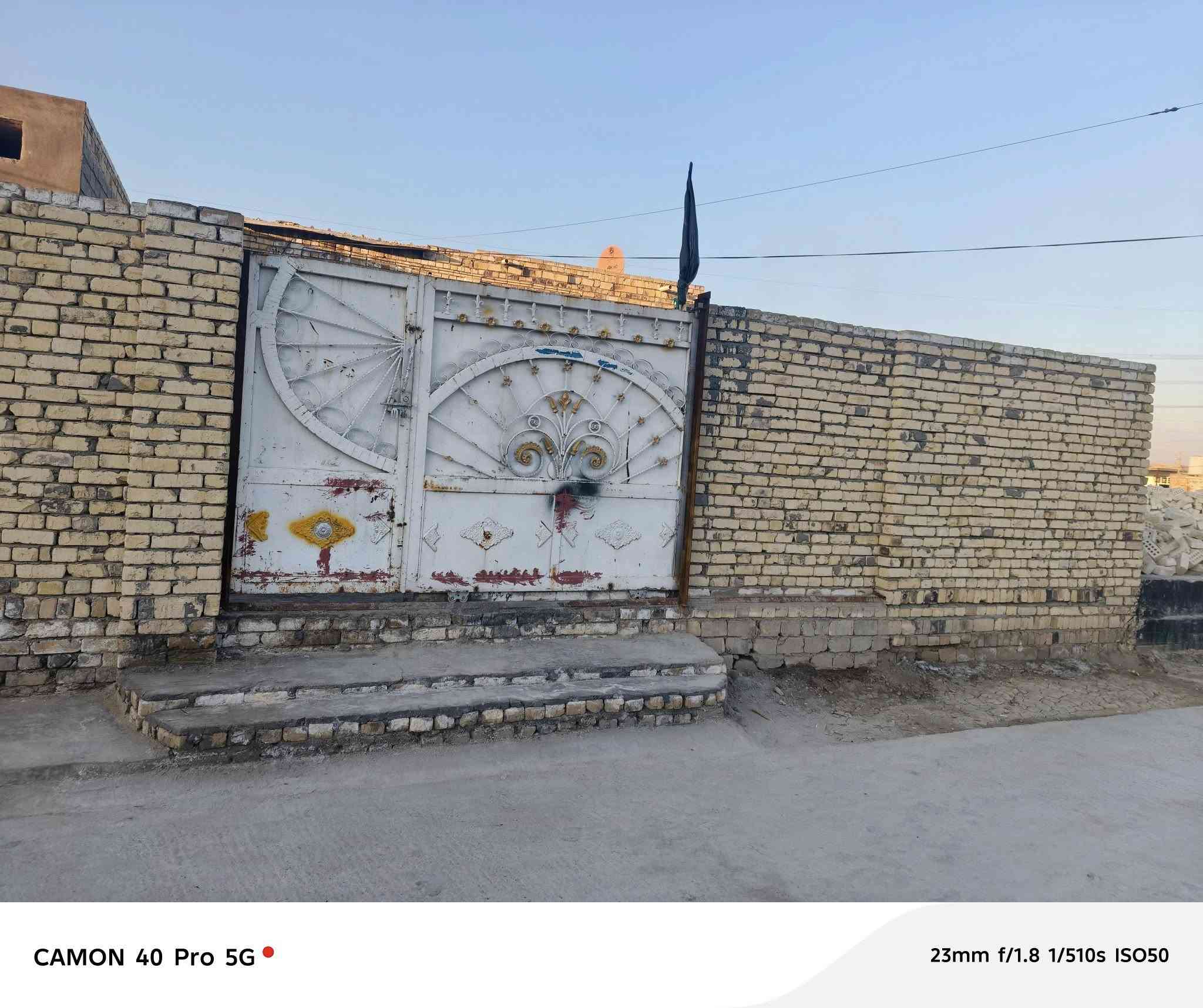 بيت مساحة 150 متر بي غرفه وصاله ومجمع صحيات  العنوان خلف مجمع العذاري على الشارع العام قرب الطاقه سعره 34 سند 25 رقم صاحب الدار ‏‪***********‬‏
