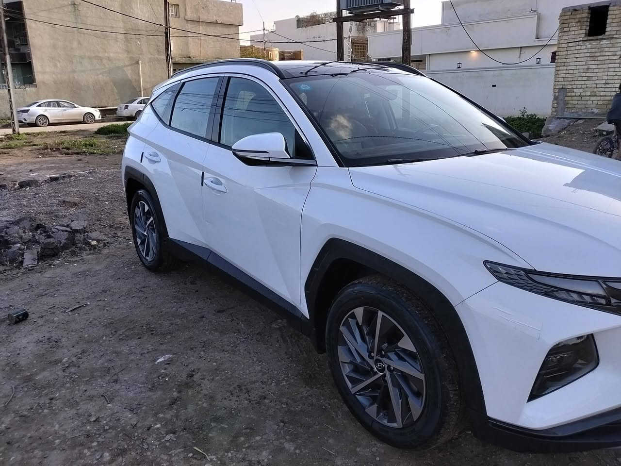 السلام عليكم
توسان موديل 23 المواصفات 1/1 بدون قطره صبغ ماشيه 68 الف بيها شخط كلش بصيط مكانها بغداد العامريه 
السعر 215 $ بيها مجال ***********
