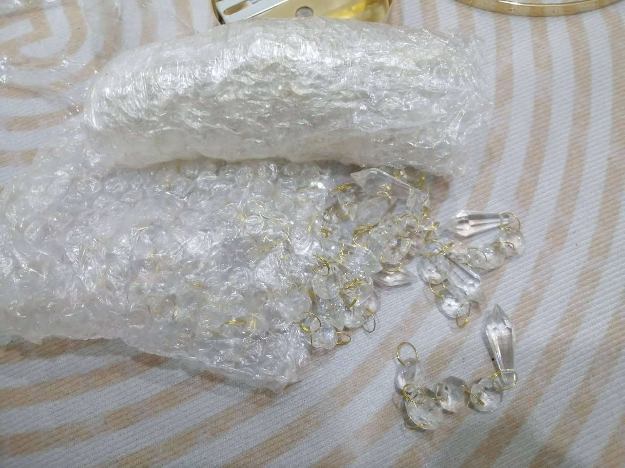 ثريات صغيرة كريستال عددهم 2 انطوني سعر وبلعافية


**إذا كنت صاحب هذا الإعلان وتريد حذفه لأي سبب، رجاءا أرسل رسالة إلى الدعم الفني**