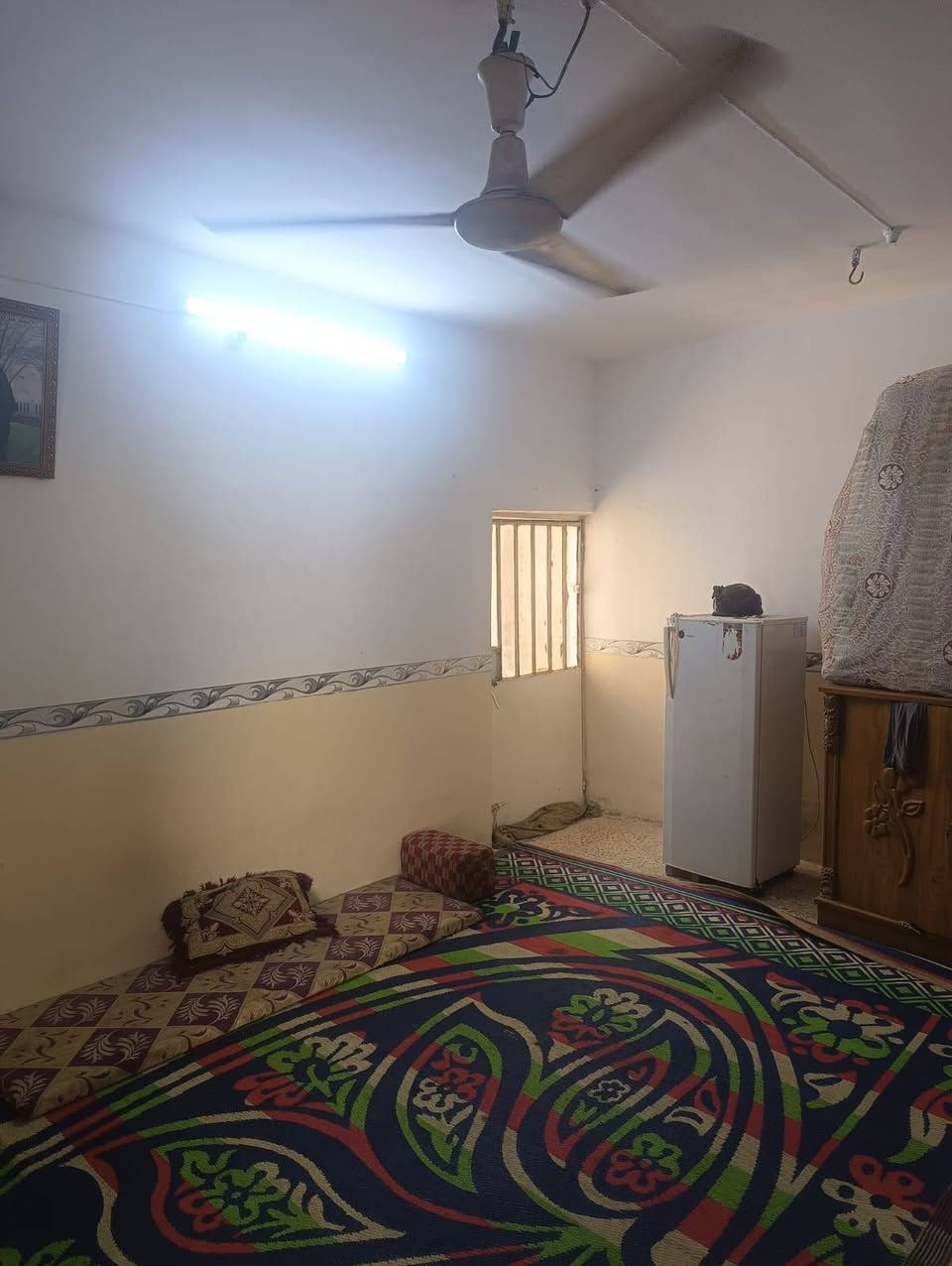 سلام عليكم بيت البيع ٢٠٠م حي العسكري قرب بانزين خانه مال بانيقيه بيت عكاده بي ساس جوه ترميم جديد غرفتين وصاله ومطبخ وصحيات حديقه جبيره موقع البيت بل ٦ الاف سعر ١٣٠ وبي مجال قليل التواصل ***********
