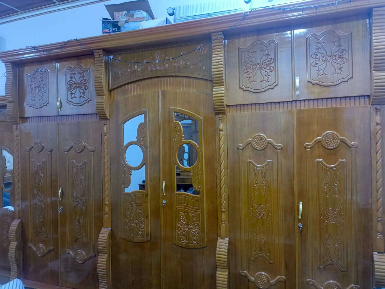 سلام عليكم من رخصة ادمن للبيع غرفه نوم جديده سمعمال قليل غرفه عراقي مال سوك حلوه مكاني تنومه شط العرب شراي يدلل سعر واحد ونص وبيه مجال رقمي  *********** وتساب
