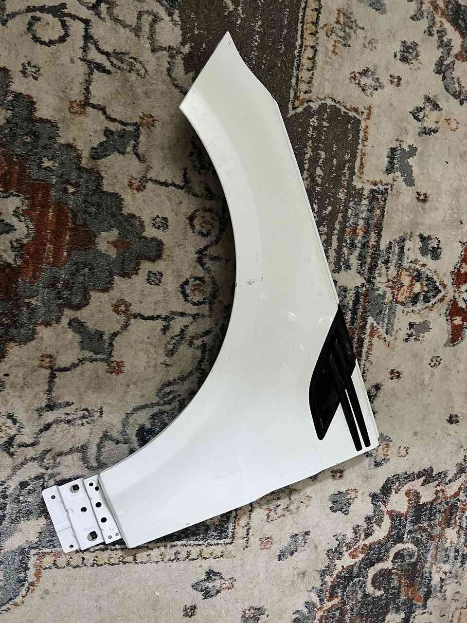 جاملغ  جه يسار رانج سبورت ٢٠١٥  بلادي بدون صبغ لون ابيض ثلجي ***********
