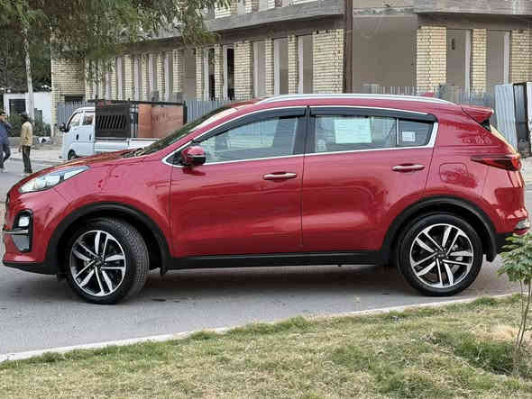 بسم الله الرحمن الرحيم 
اخوتي الطيبين سبورتج موديل 2020 وكالة(الدولية العراقية)
سيارة ماشية 61 الف حقيقي صياناتها كلها بالشركة تخم تاير جديد صدر شركة سيارة كفالة من الصبغ والضربة والتبديل مكينة لوك كله محسن افولها تبريد امانة الله ثلج الغرفة مالتها جديدة ومعتني بي ومسويلها حمام كامل سيارة من الاخير. متعبك تشغل سويج وتطلع وين ميعجبك مواصفاتها حساس امامي خلفي ..بلوجكتو ..لايتات زنون ..مري شفط ..اشارة بالمري ..شاشة جبيرة بلادية وليس عمل مودات قيادة اقتصادي وعادي ورياضي ..تحكمات جهتين بالمقود ..تبريد قطعتين..شاشة اعطال

اعتذر جدا عل الاطالة 

مكان السيارة السيدية

غير متواجد على الفيسبوك للاستفسار يرجى التواصل عل الواتساب او الاتصال على الرقم :-***********
تجي تشوف السيارة وماقصر وياك اني بخدمتك التجي بي ترجع بي
