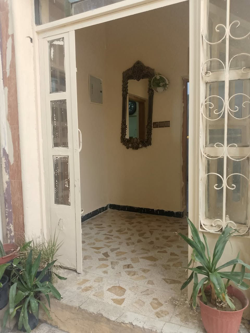 🕋بسم الله الرحمٰن الرحيم 🕋

👋السلام عليكم ورحمة الله وبركاته👋

🌐الموقع الانبار/قضاء الفلوجه 
 
🗾 نزال قرب مطعم حجي حسين 

طابو صرف

مساحه 150 متر 

♦️شارع 10 

🔵بناء طابوق سنه 2010
🔰يتكون من طابقين
♦️كراج 
♦️مدخل 
♦️استقبال
♦️مطبخ 
♦️صاله 
♦️غرف 3
♦️مناور 2
♦️صحيات 2
السعر المعلن من قبل صاحب الدار 195 قابل  للتفاوض 

‭0786 959 8192
