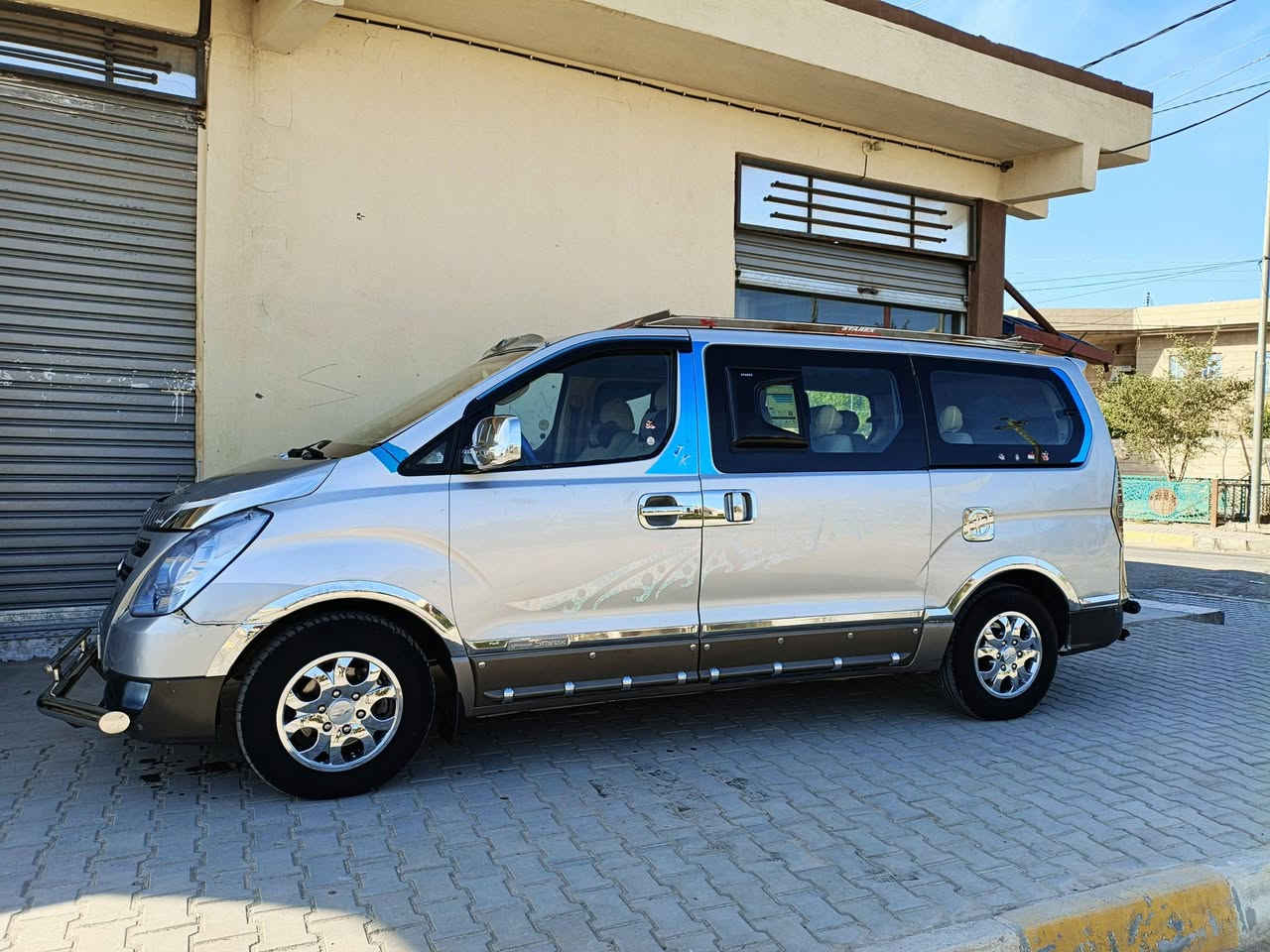 سلام عليكم ستاركس للبيع موديل 2009 رقم بغداد بسمي بيها قطعتين صبغ فقط بدون دواخل بس رش باب سلايت وجامرلق خلفي بدون معجون والباقي كفاله كير محرك مكفولات كهربائيات كلها شغاله تدفئه تبريد ثلج صدر جديد تخم تاير جديد السعر 123 اتصال ***********
