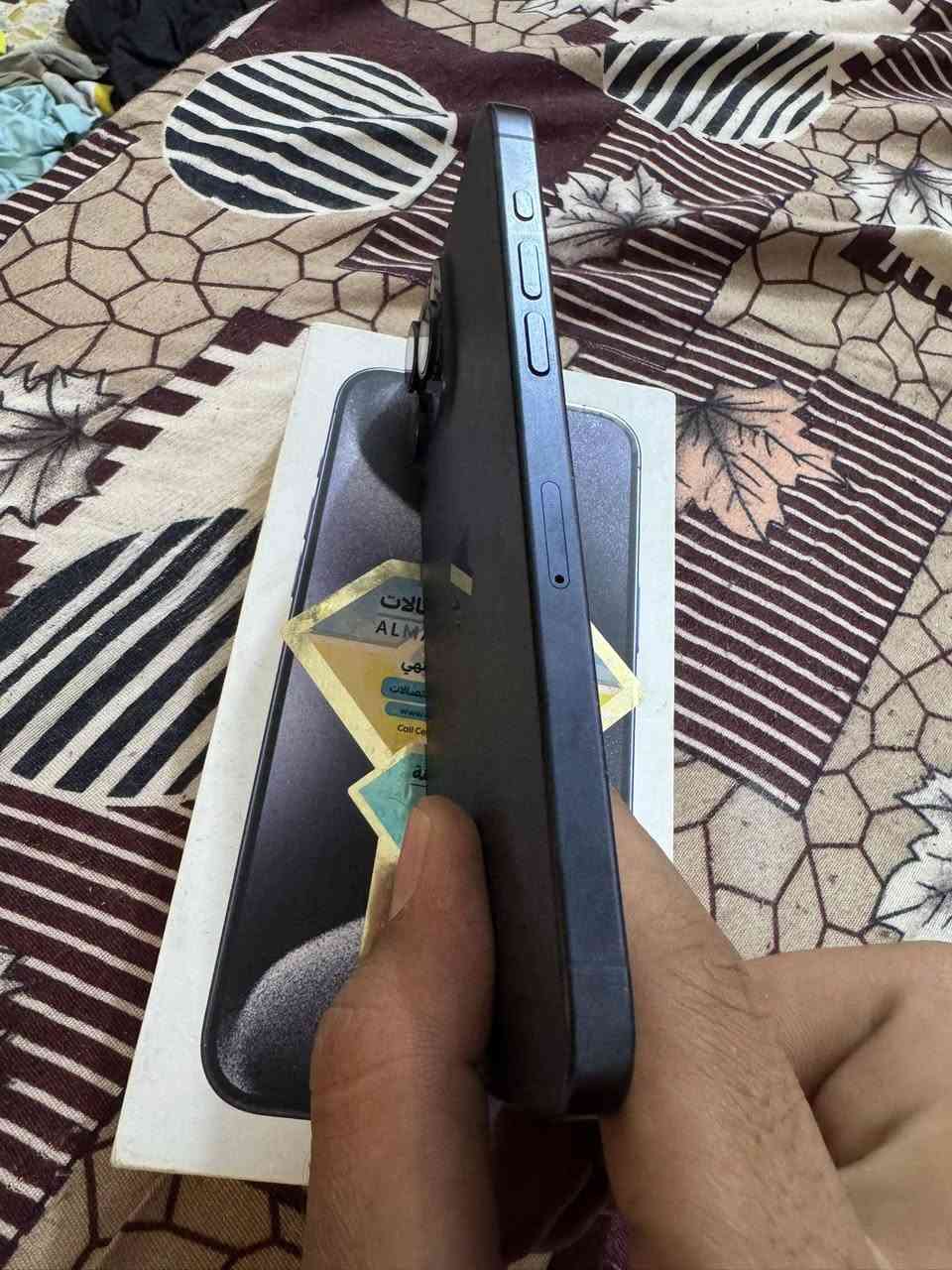 ايفون 15برو ماكس جهاز نضيف كلش بطارته 92اذاكرت 265جهاز مكفول مامفتوح نضيف كلش مكاني بغداد مدينه الصدر رقم الهاتف *********** سعر مليون و٥٠
