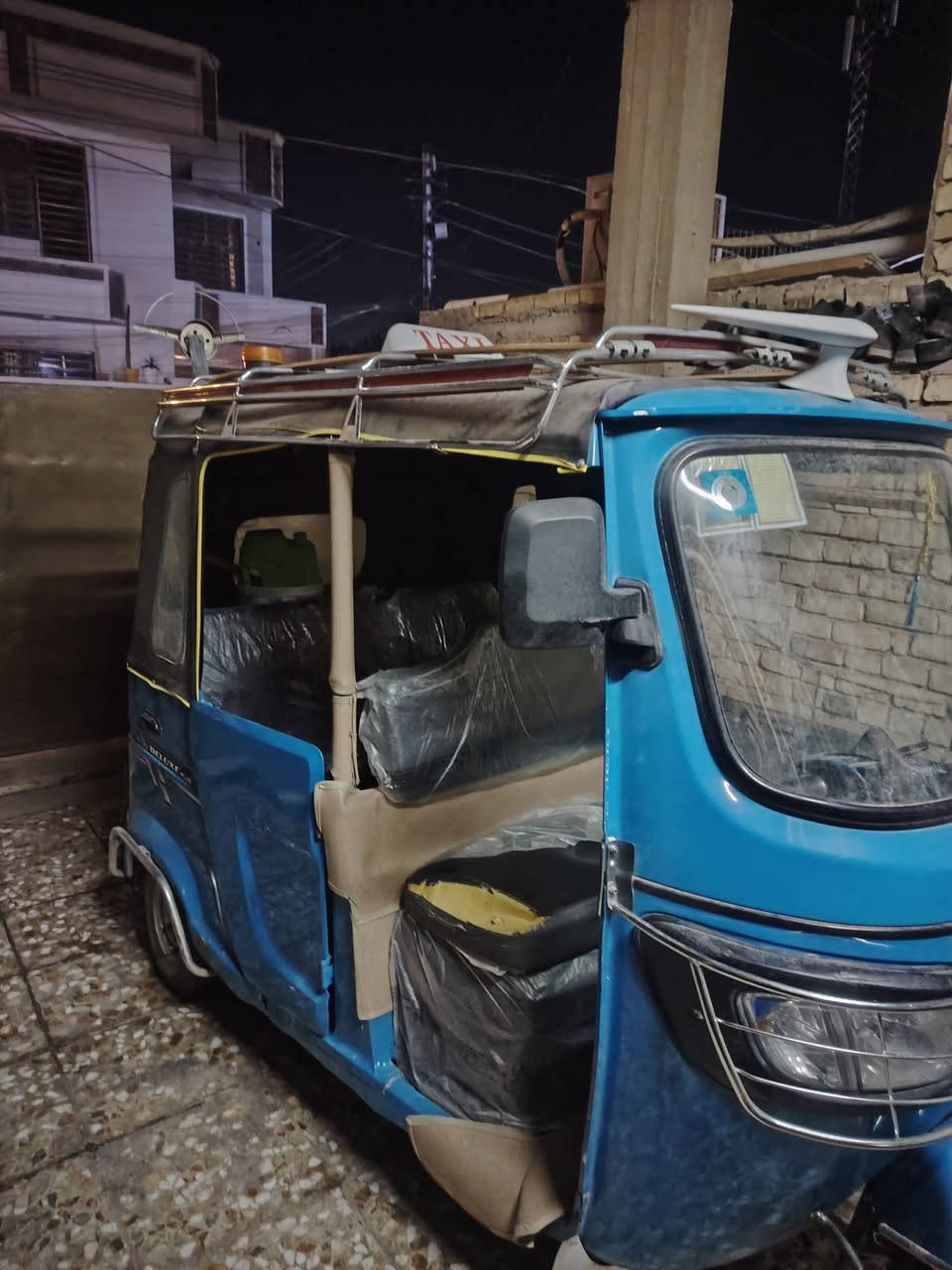 السلام عليكم تكتك مديل 22 TVS الرقم كربلاء انكليزي مشروع وطني وين ما جان تحول   للبيع نضافه الكشر 95  طخه مابي نضيف كلش المحرك خير من الله اسبانه ماخلي علي نضيف كلش _ محوره الدبلات باجاج مكصوصه الكصه مالته تخبل والجوزه كذالك هم محوره باجاج يعني تكتك تخبل وحله من الصوره بيه ملاحضات بسطيه بس _  التكتك كبل لشارع وبيه كبات تخم ضامهن
السعر 7600 وبيه مجال متواجد فيس و رقم ***********
