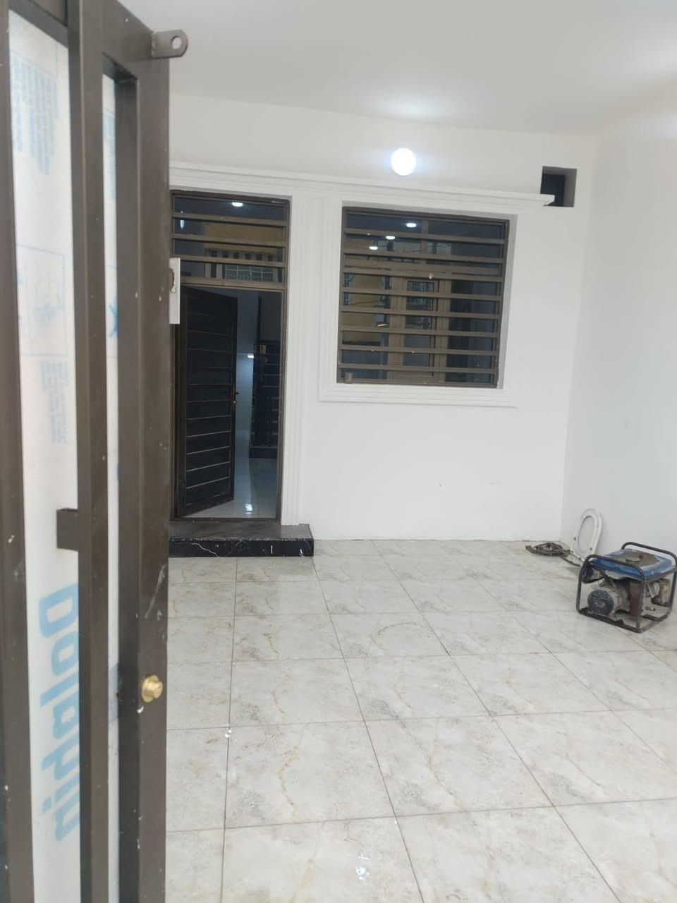 مشتمل للبيع في حي الشهداء مساحة ١٢٥متر طابقين ٣غرف بناء حديث 
شوارع ١٥متر 
واجهة ١٠متر ونزال ١٢ونص
السعر ١١٥ مليون
للإستفسار ***********
