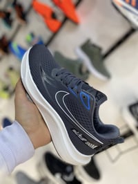 ترانشوز نايك زووم • مقاسات ٤٠-٤٤ • الرمادي شارع البريد