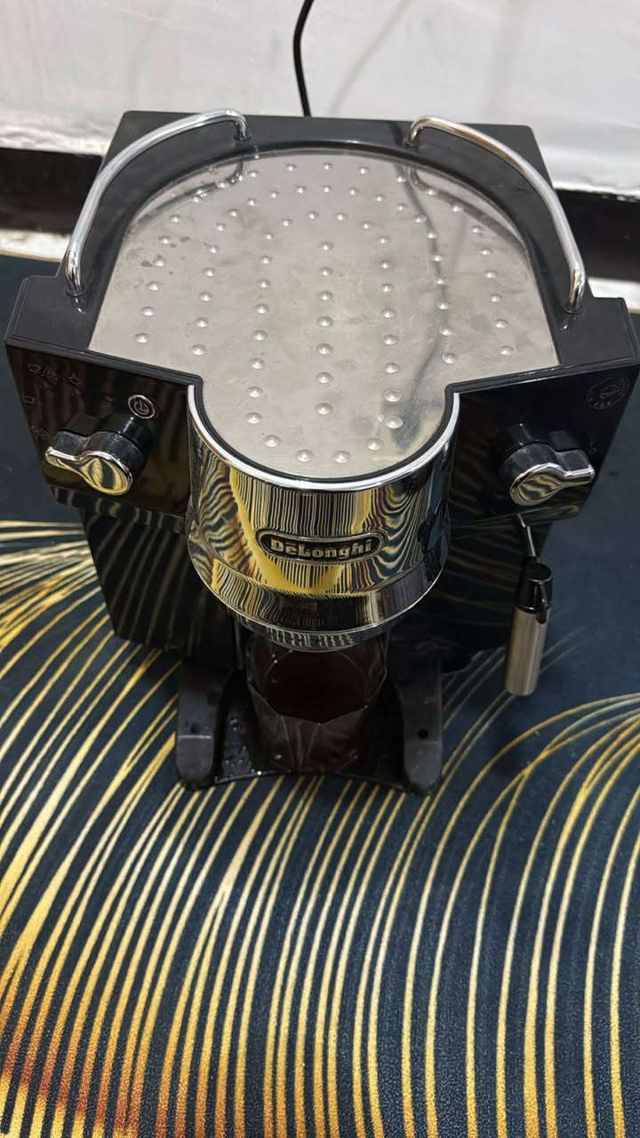 سلام عليكم
مكينه دولينجو  مثل الي بالصوره مخصصه لاسبريسو 
السعر 50 الف


**إذا كنت صاحب هذا الإعلان وتريد حذفه لأي سبب، رجاءا أرسل رسالة إلى الدعم الفني**