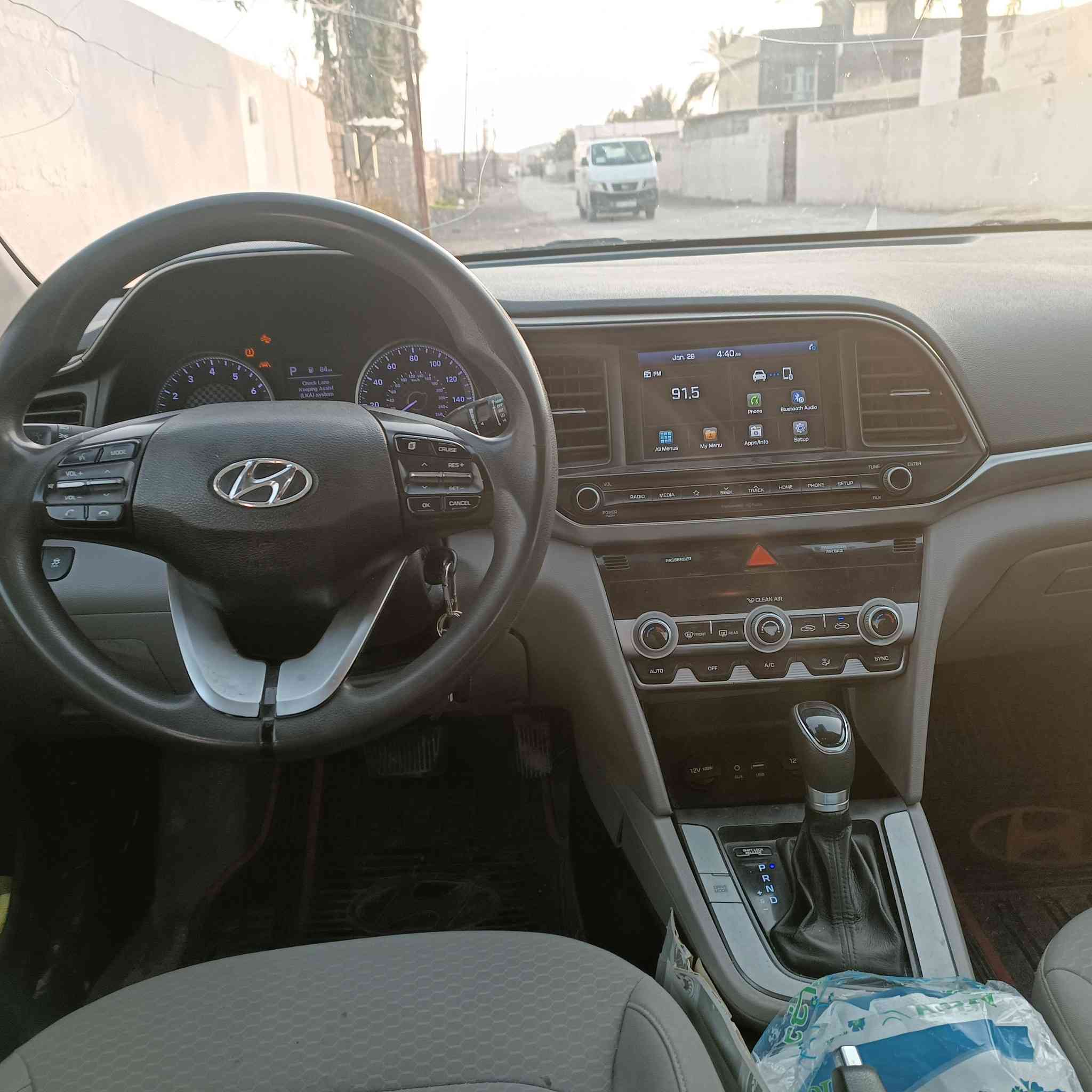 الانتره موديل 20معوقين ماقي شي وتنفك وكاله عامه تريد قياده مكو مشكله حدثها جاملغ والباب الخلفي  ماشيه 126 مكان السياره الغزاليه  السعر 119وبيها مجال السياره حلو وخير من الله صار سنتين عندي ***********
