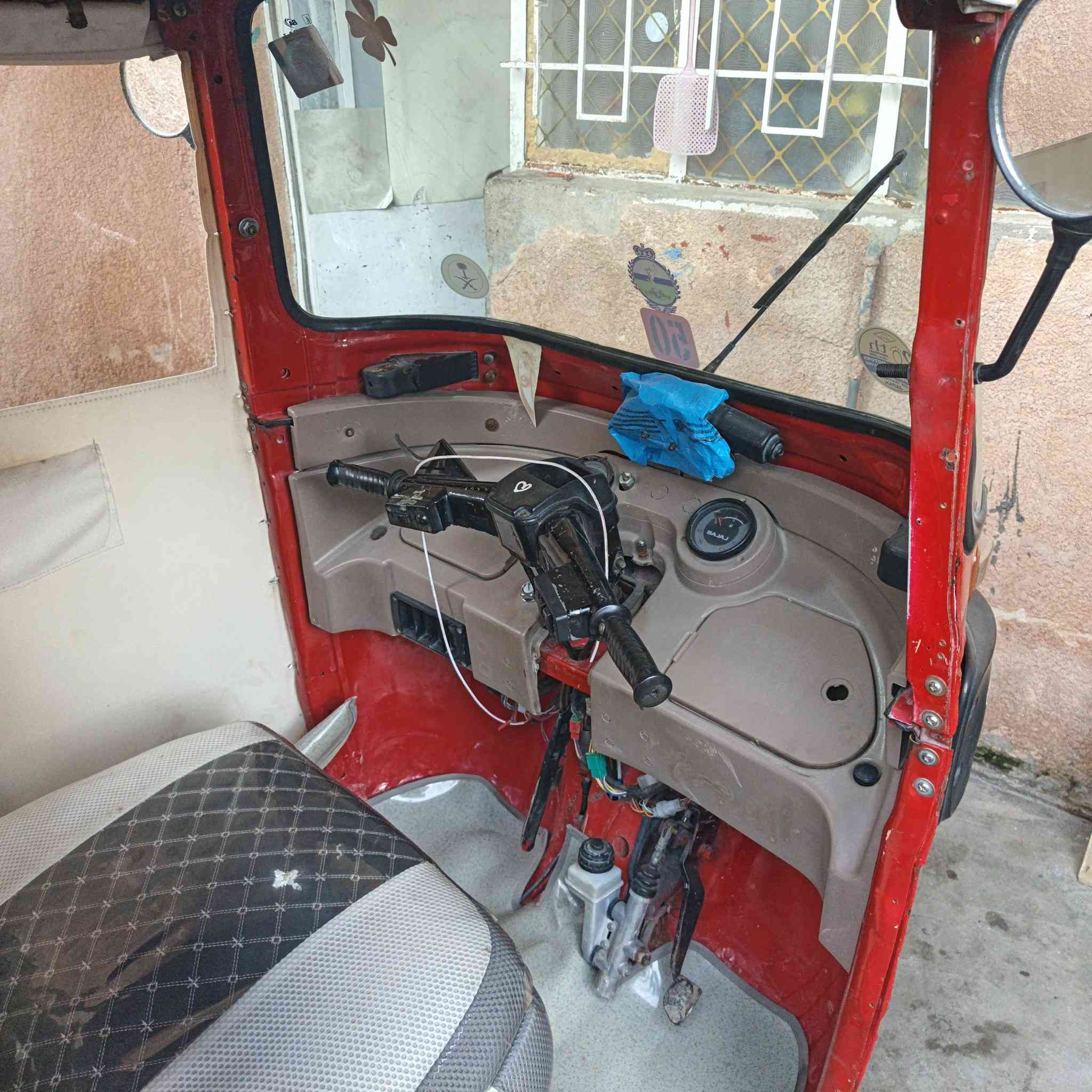 للبيع رقم إنكليزي2017 معمره تحويل ثاني يوم السعر 4 مليون مكاني الشعب شارع الصحه
