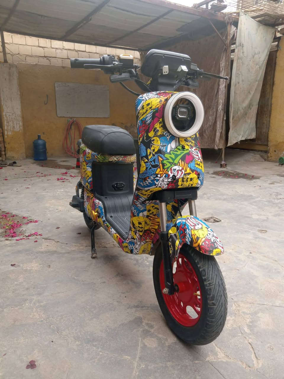 سلام عليكم دراجه شحن ار 9 دراجه جديده بس بيها عطل واكفه ماتمشي العطل ماعرفه شنو فجئه وكفت ست بطاريت بصمه وسوج السعر 250 وبيها مجال ***********
