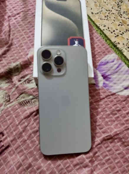 سلام عليكم حبايب 15 bro max كسر كارتونة جهاز زلغ ما بي بطارية 🔋 90 ذاكرة 256 عنوان بغداد الغزالية او الشعلة متواجد واتساب فقط *********** سعرة 1075 مليون و 75
