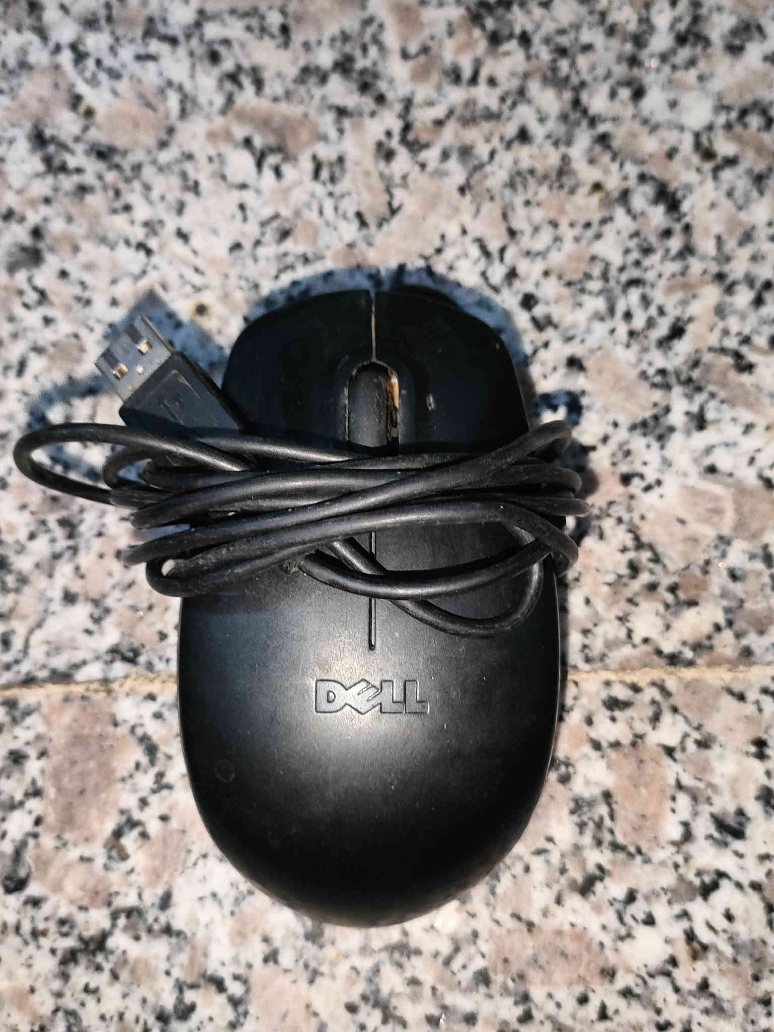 شكد يسوه) سلام عليكم كيس دل للبيع وندوز 10 (مع ماوس وكيبورد وشاشه) 
موصفات المعالج i5 جيل الثالث
الرام 4 
الهارد 500 
مكاني بغداد الاسكان ***********
