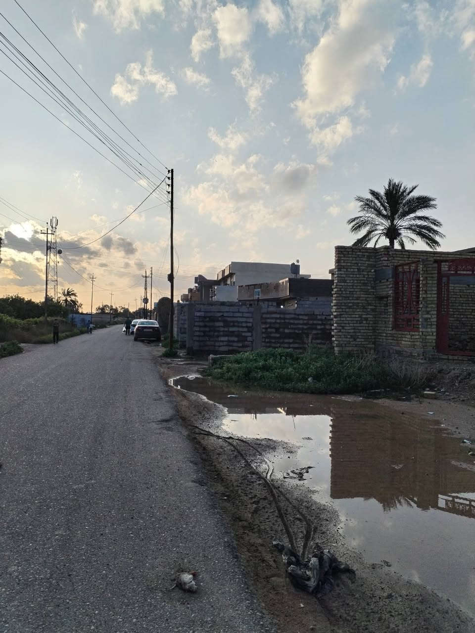 3. مشتملات مدخل قريه نديم  مساحت  كل مشتمل 150 متر يحتوي المشتمل علا مطبخ   حَولي  قرفه نوم  استقبال 
***********
