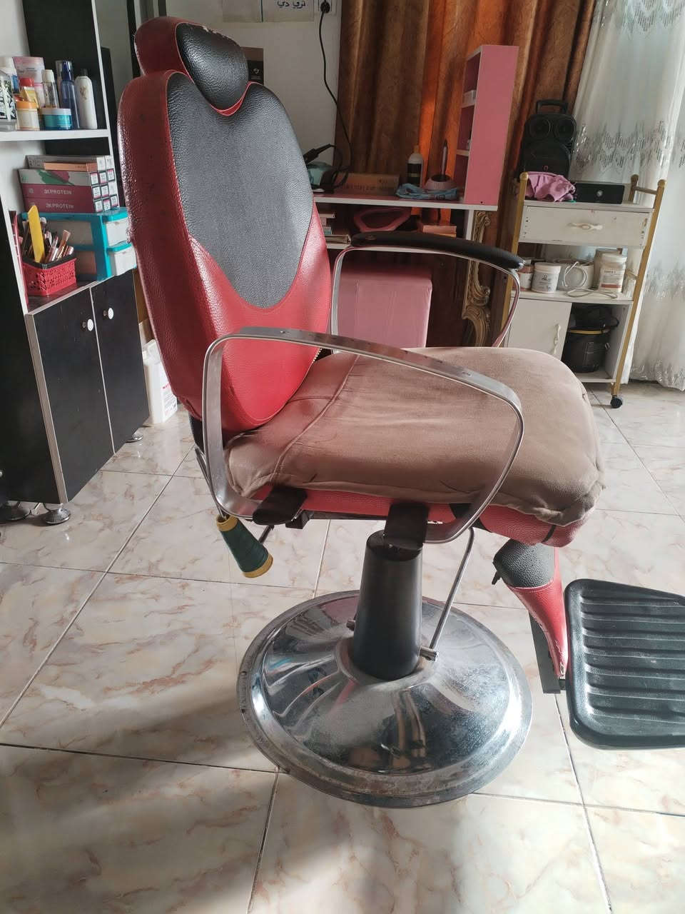 كرسي كلش نضيف كلش شغال سعر 100وبي مجال لشراي دور لخليج قرب هايبر ماركت لحترك***********
