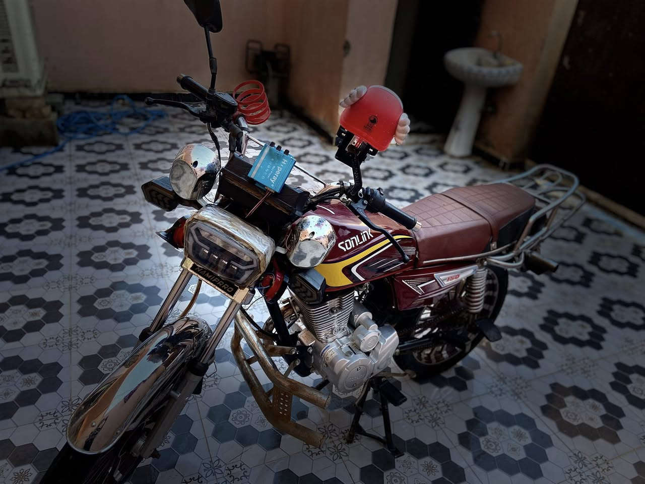 السلام عليكم سيڤان للبيع  ٢٤ شكل ٢٥  دراجه خيرر من الله 
عده الاشارت اليسره الخلفيه  متشتغلل بس هاي  
السعر ٦٧٥ وبي مجال  ***********
